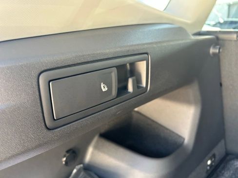 Used 2025 Volkswagen Tiguan S image 35