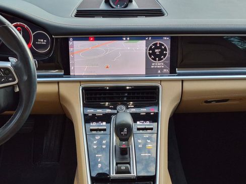 Used 2020 Porsche Panamera RWD image 10