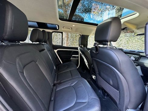 Used 2023 Land Rover Defender 110 S image 21