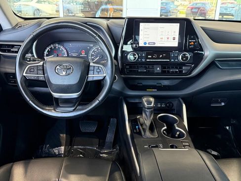 Certified 2023 Toyota Highlander XLE image 33