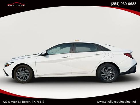 Used 2024 Hyundai Elantra SEL FWD image 1