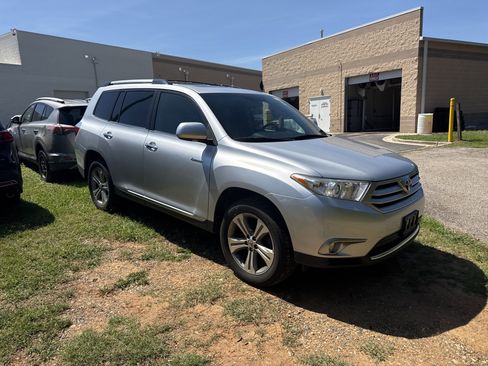 Used 2011 Toyota Highlander Limited w/ Tow Pkg AWD/4WD image 5