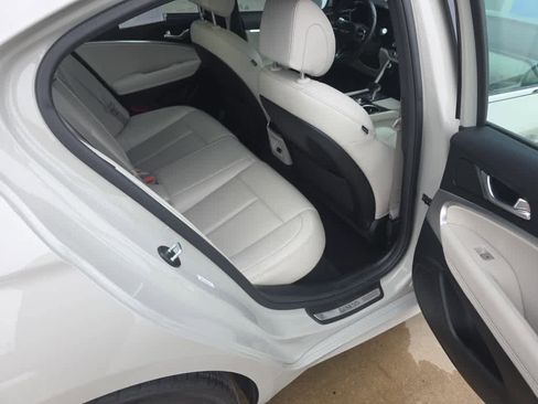 Used 2025 Genesis G70 2.5T image 19