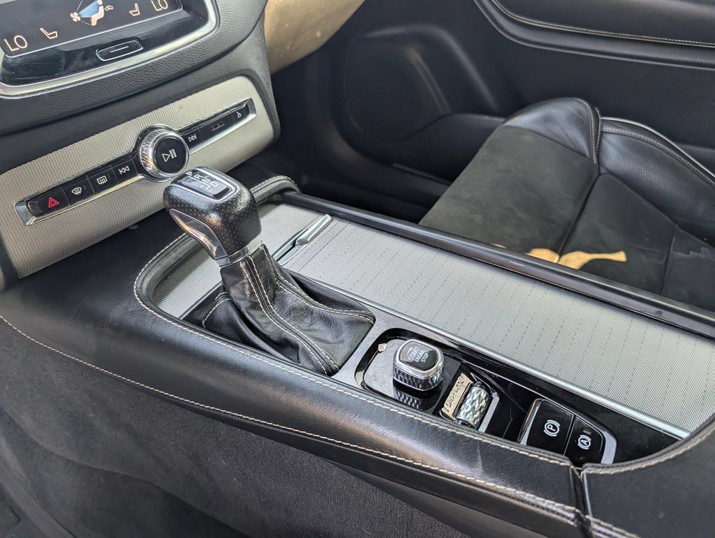 Used 2019 Volvo XC90 T6 R-Design w/ Advanced Package AWD/4WD image 7