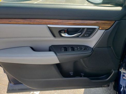 Used 2018 Honda CR-V Touring image 10