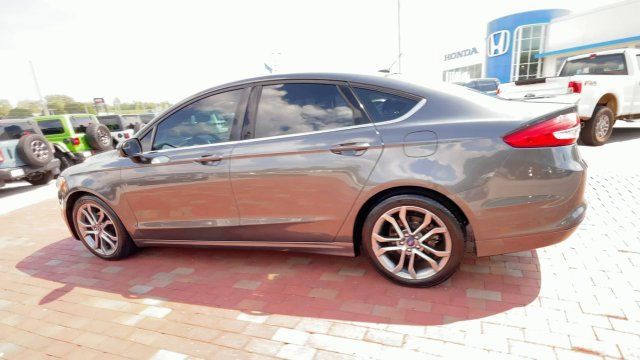Used 2017 Ford Fusion SE w/ Equipment Group 201A FWD image 7