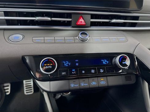 New 2025 Hyundai Elantra SEL FWD image 16