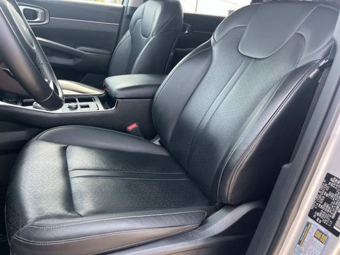 Used 2022 Kia Sorento S FWD image 33