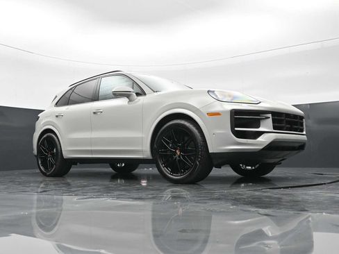 New 2026 Porsche Cayenne AWD/4WD image 43