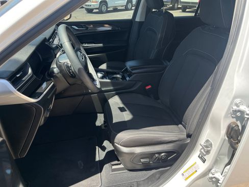 Used 2023 Jeep Grand Cherokee Laredo w/ Trailer Tow Prep Group (B) image 12