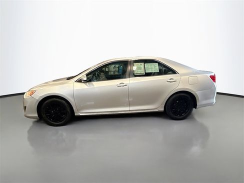 Used 2013 Toyota Camry LE image 10