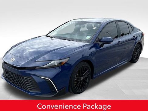 Used 2025 Toyota Camry SE w/ Convenience Package FWD image 3