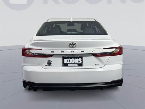 Used 2025 Toyota Camry SE image 5