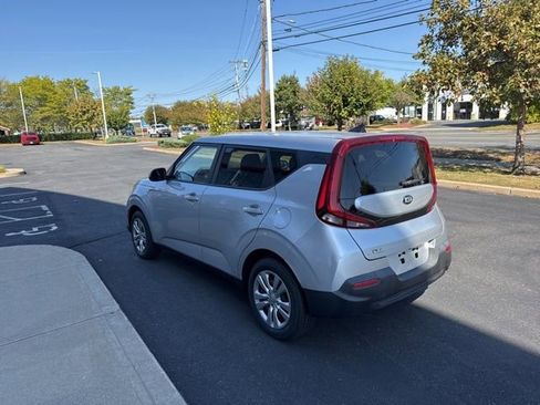 Used 2021 Kia Soul LX image 5