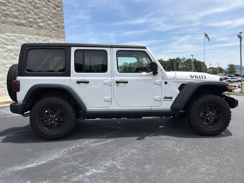 Used 2025 Jeep Wrangler Unlimited Sport AWD/4WD image 4