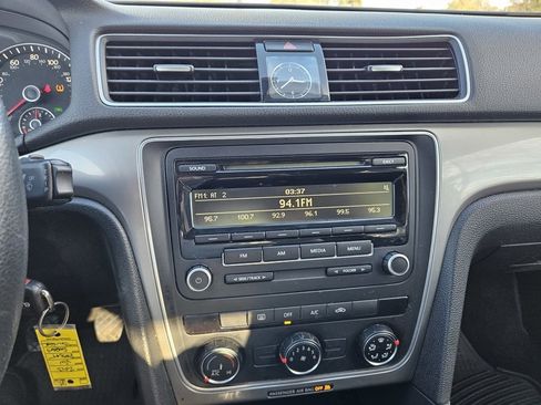 Used 2013 Volkswagen Passat 2.5 S image 13