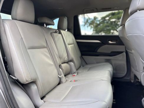 Used 2017 Toyota Highlander XLE image 12