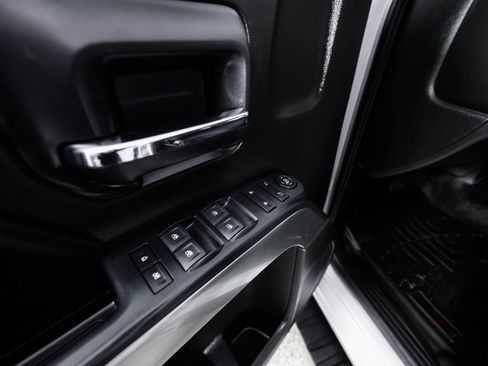 Used 2018 Chevrolet Silverado 1500 LT image 19