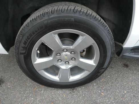 Used 2018 Chevrolet Suburban LT image 39