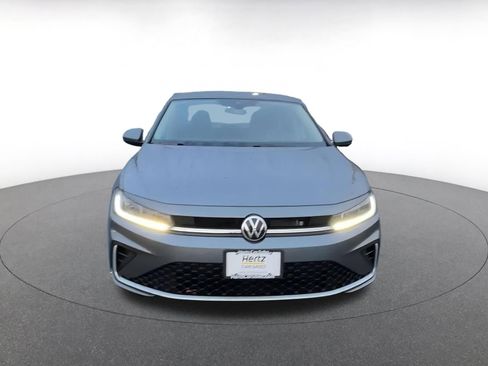 Used 2025 Volkswagen Jetta SE image 4