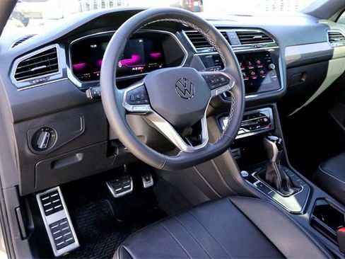 Used 2023 Volkswagen Tiguan SE R-Line image 9