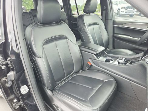 Used 2025 Jeep Grand Cherokee Limited AWD/4WD image 16