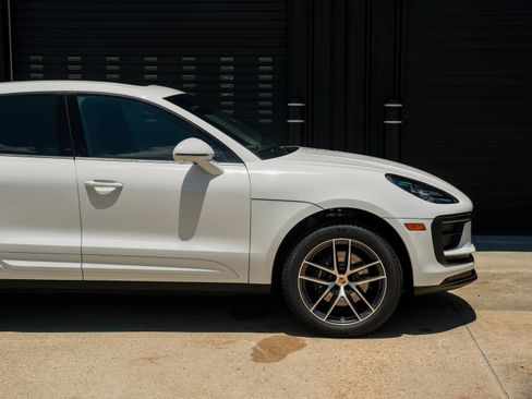 Certified 2025 Porsche Macan image 15