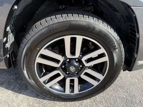 Used 2018 Toyota 4Runner Limited AWD/4WD image 9