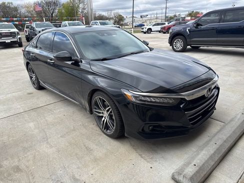 Used 2022 Honda Accord Touring image 2