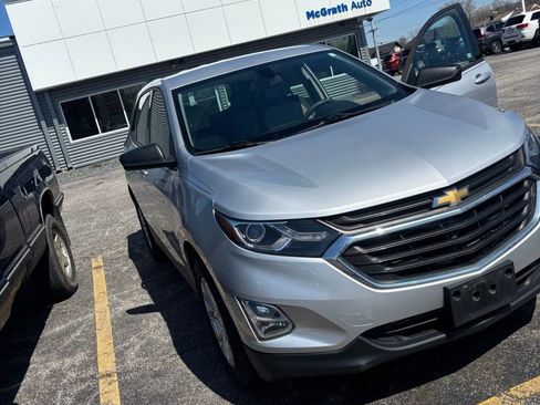 Used 2018 Chevrolet Equinox LS image 2