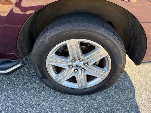 Used 2020 Ford Expedition XLT w/ Equipment Group 202A image 5