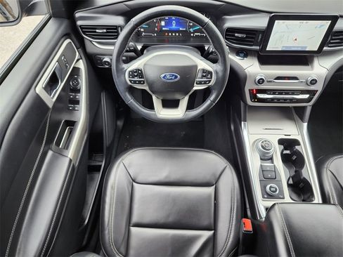 Certified 2022 Ford Explorer XLT w/ Equipment Group 202A image 13