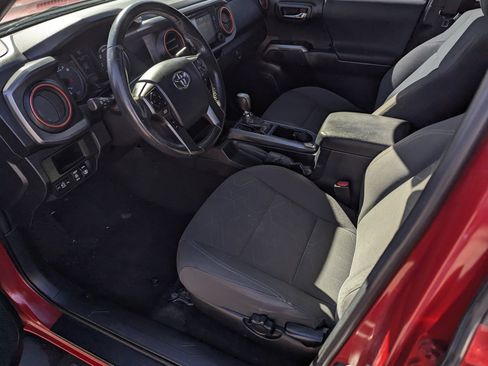 Used 2017 Toyota Tacoma TRD Off-Road w/ Tow Package image 10