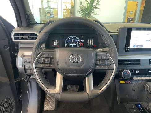 Certified 2025 Toyota Tacoma SR5 AWD/4WD image 9