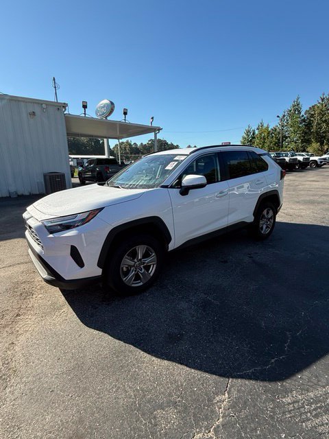 Used 2025 Toyota RAV4 XLE FWD image 2
