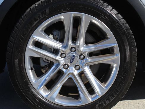 Used 2016 Ford Explorer Limited w/ Equipment Group 301A AWD/4WD image 9