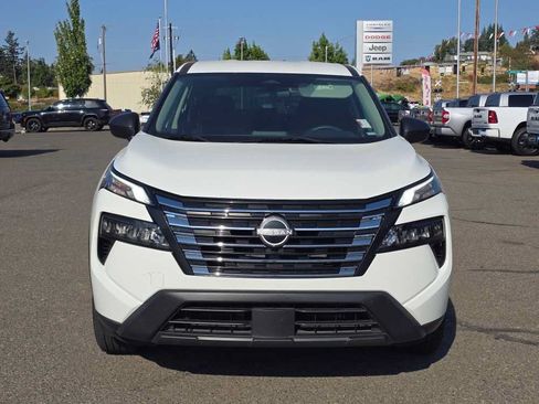 Used 2024 Nissan Rogue S FWD image 12