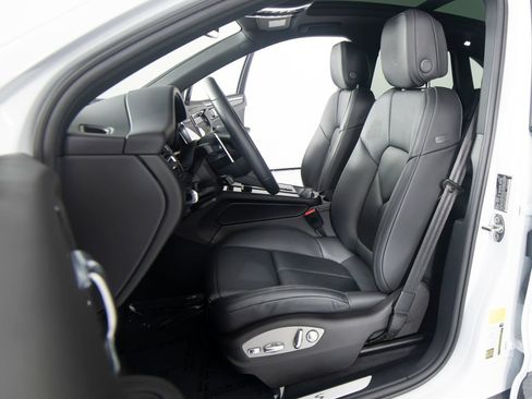 Certified 2026 Porsche Macan S AWD/4WD image 16