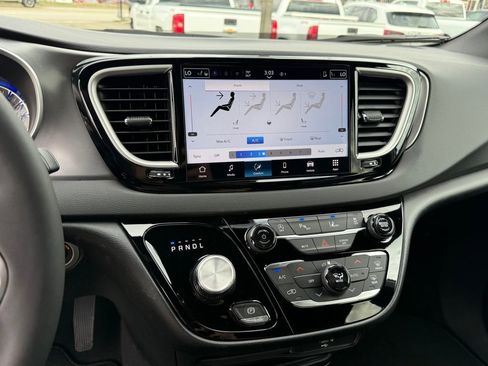 New 2026 Chrysler Voyager LX image 19