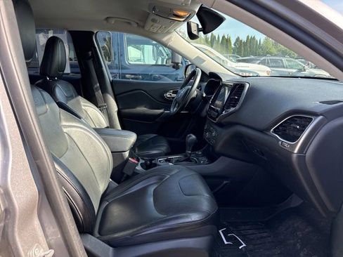 Used 2019 Jeep Cherokee Limited AWD/4WD image 14