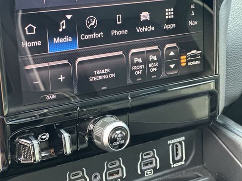 Used 2025 RAM 1500 Laramie w/ Night Edition AWD/4WD image 17