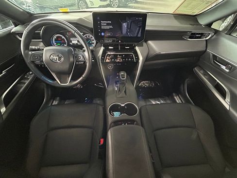 Used 2024 Toyota Venza LE image 10