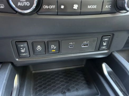 Used 2023 Nissan Frontier SV w/ SV Premium Package RWD image 39