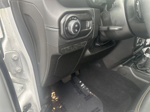 Used 2025 Jeep Gladiator Sport AWD/4WD image 35