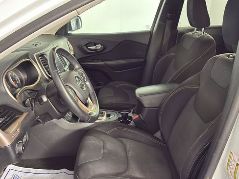 Used 2015 Jeep Cherokee Latitude w/ Cold Weather Group FWD image 22