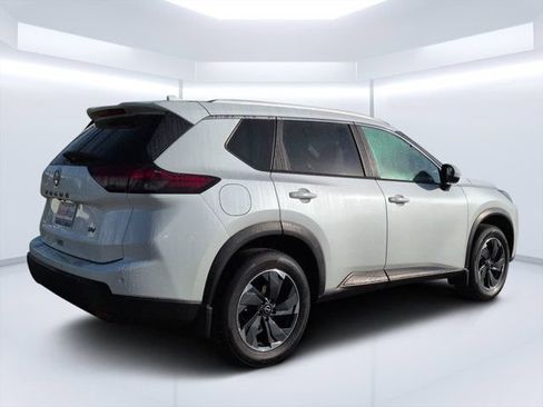 Used 2024 Nissan Rogue SV w/ SV Premium Package FWD image 3