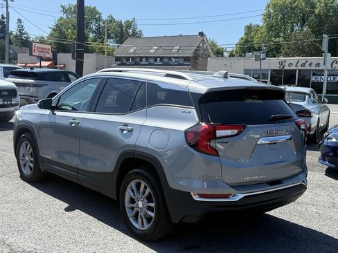 Used 2024 GMC Terrain SLT AWD/4WD image 9