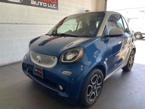 Used 2016 smart fortwo Coupe RWD image 3