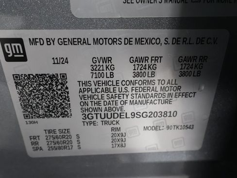 Used 2025 GMC Sierra 1500 SLT w/ SLT Premium Plus Package AWD/4WD image 34