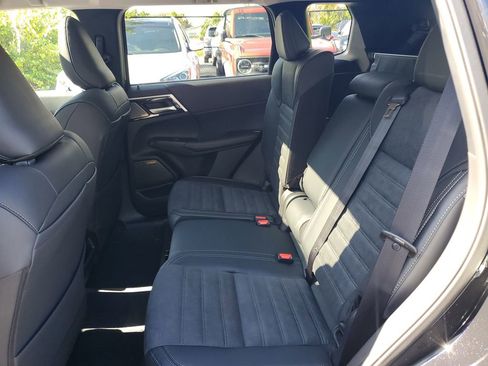New 2026 Mitsubishi Outlander SE image 13